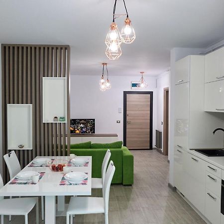 Vibe Apartment- Spa N Pools Beach Resort Năvodari Extérieur photo