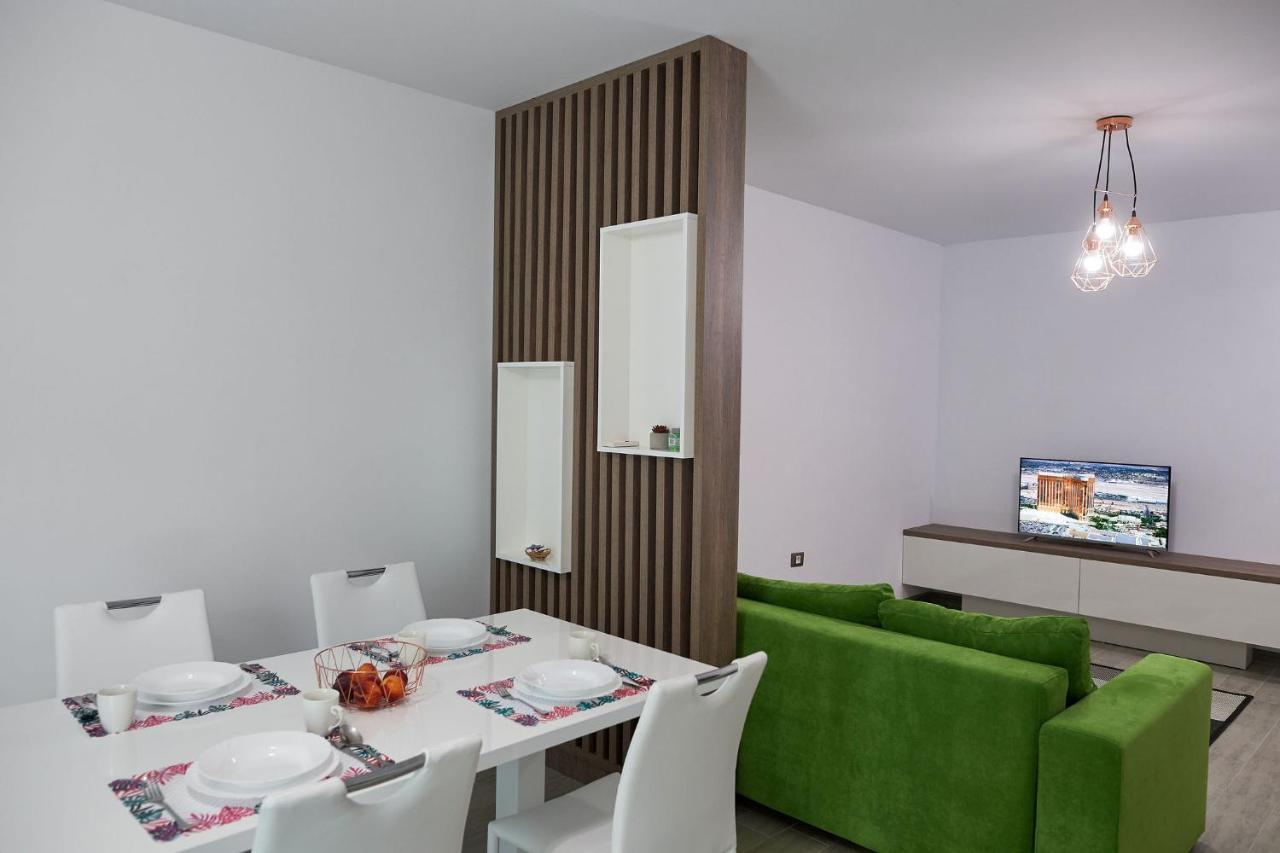 Vibe Apartment- Spa N Pools Beach Resort Năvodari Extérieur photo